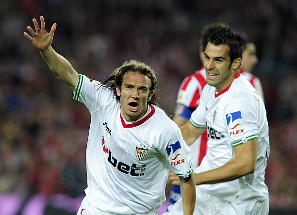 艾克森国家队生涯回顾:代表中国国家队出场19次打进4球.