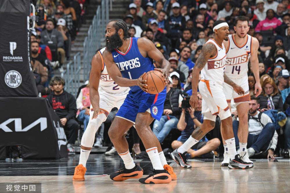 TA :吉布斯-怀特仍受球迷和队友喜爱,能否转会热刺仍是未知.